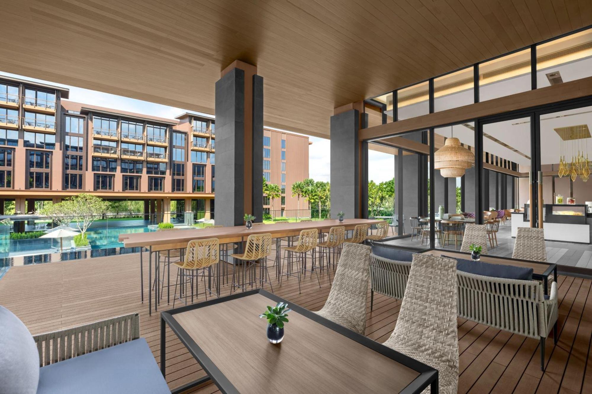 Courtyard By Marriott Bangkok Suvarnabhumi Airport Exterior photo