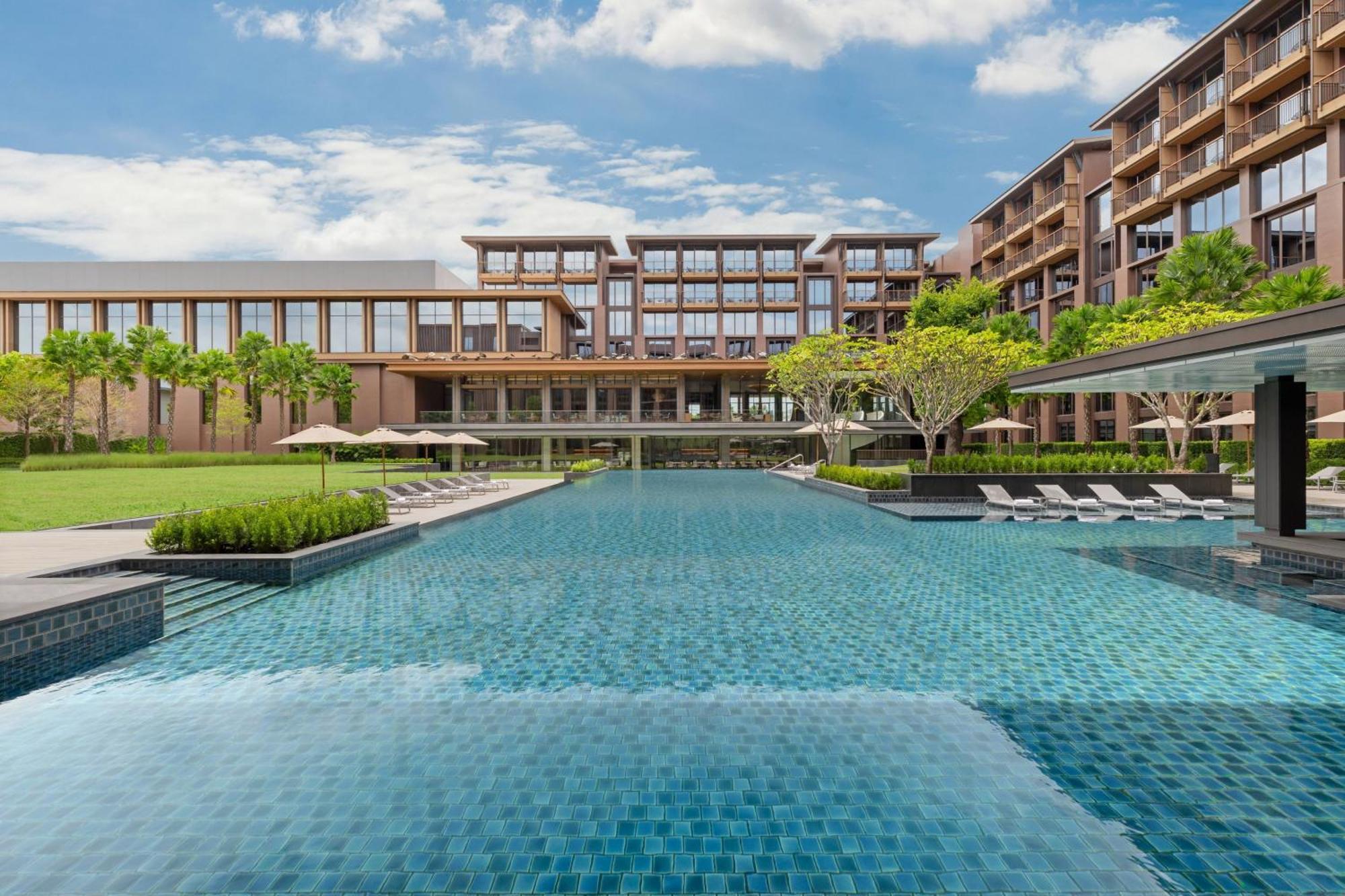 Courtyard By Marriott Bangkok Suvarnabhumi Airport Exterior photo