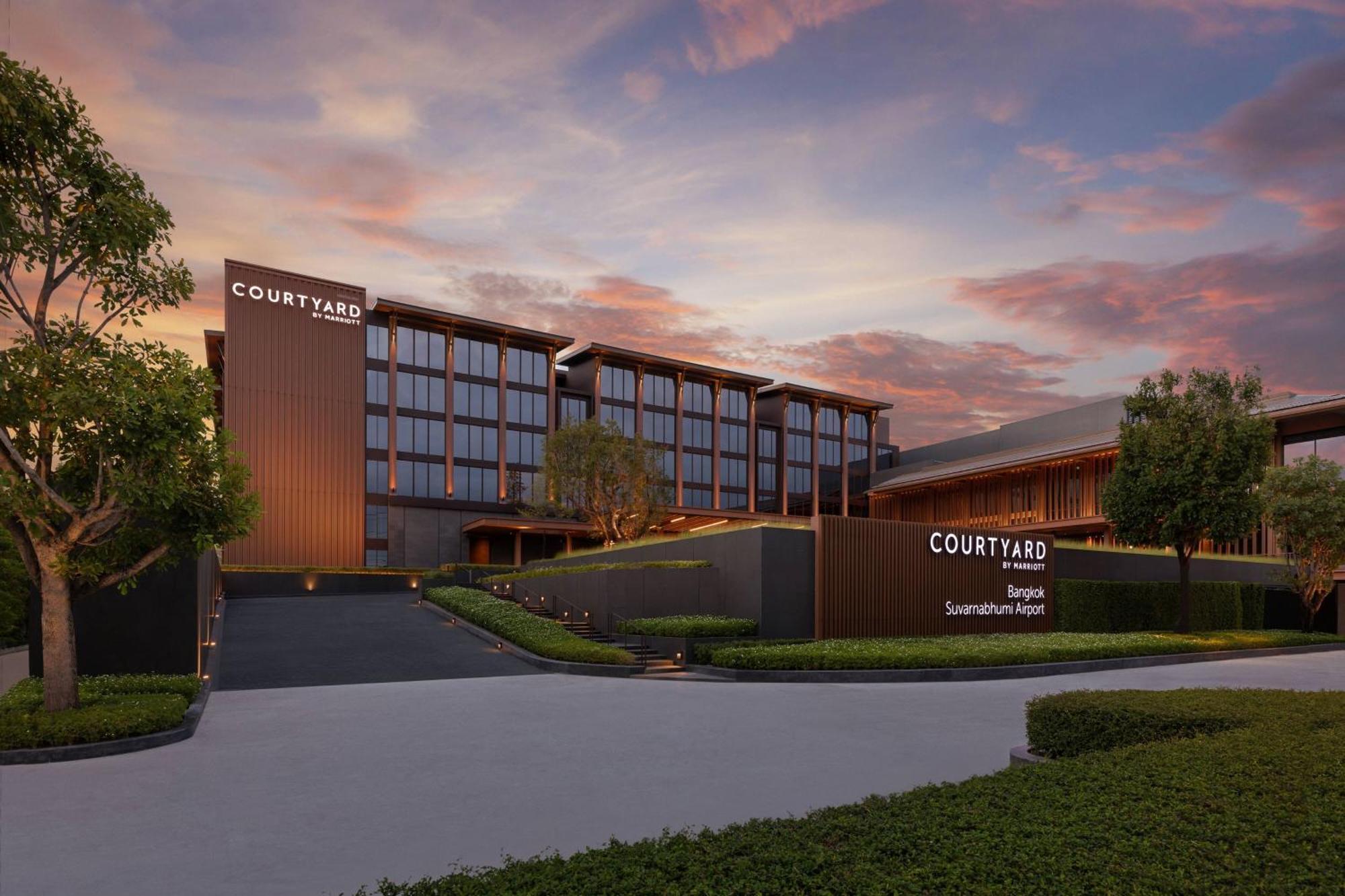 Courtyard By Marriott Bangkok Suvarnabhumi Airport Exterior photo