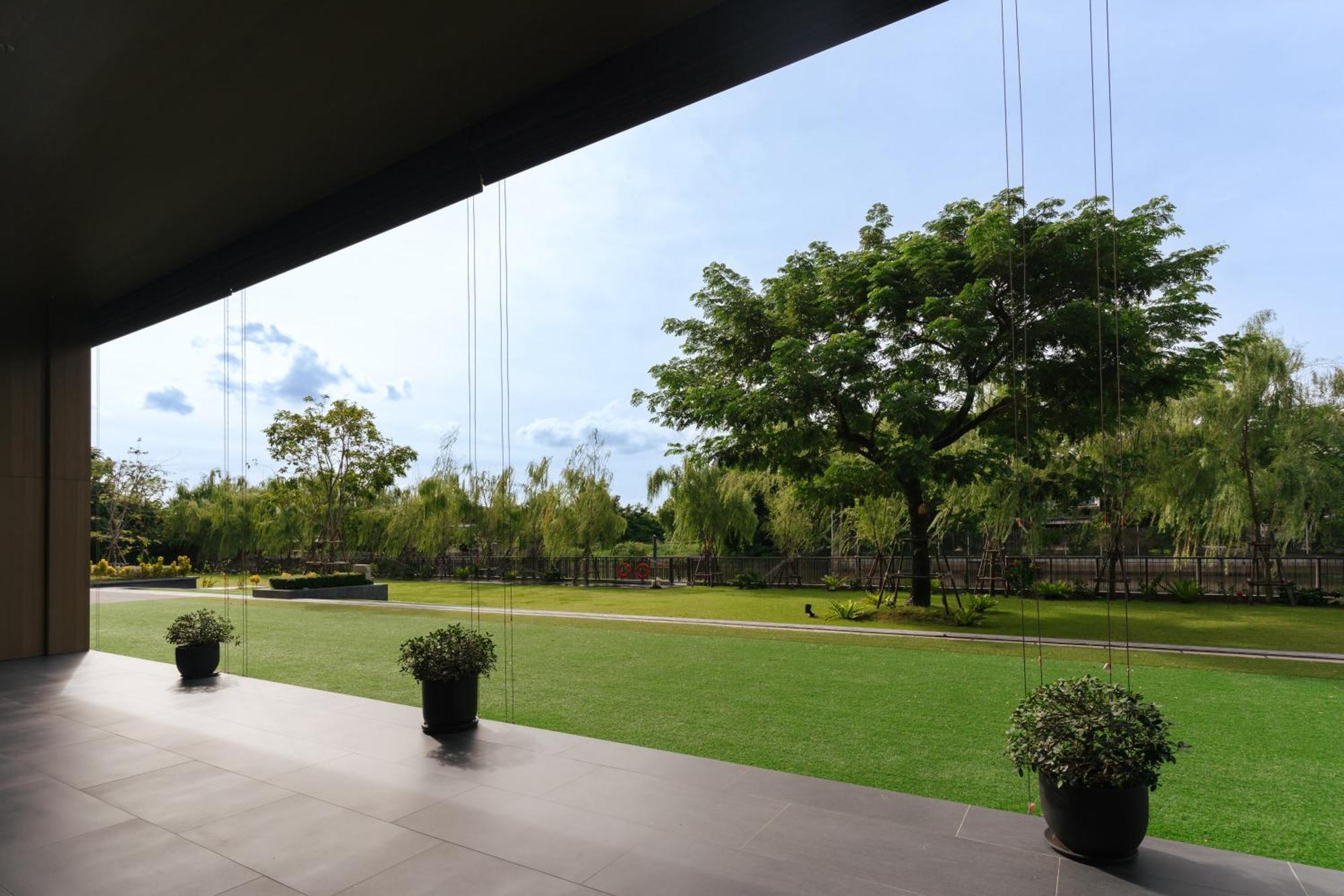 Courtyard By Marriott Bangkok Suvarnabhumi Airport Exterior photo