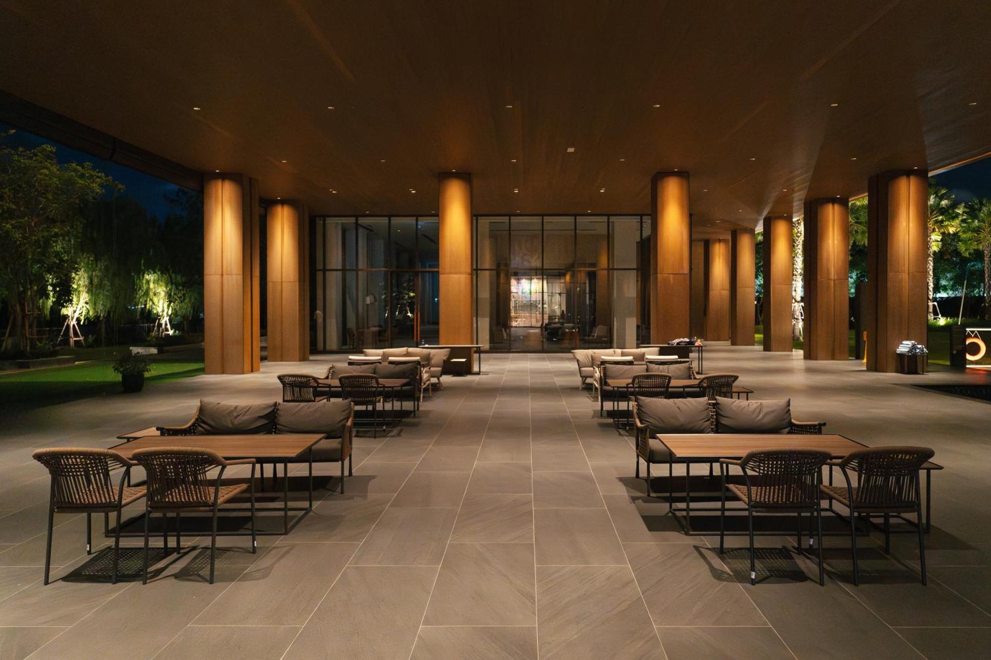 Courtyard By Marriott Bangkok Suvarnabhumi Airport Exterior photo