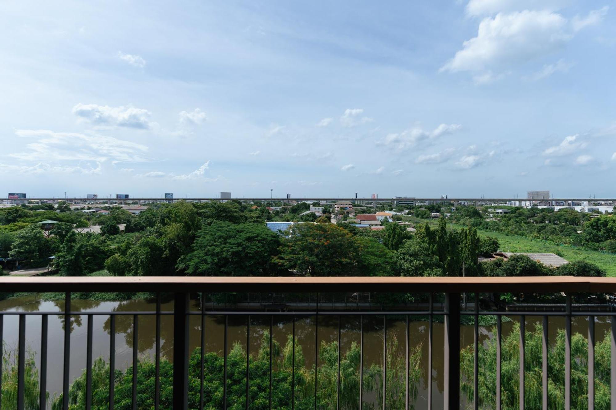 Courtyard By Marriott Bangkok Suvarnabhumi Airport Exterior photo