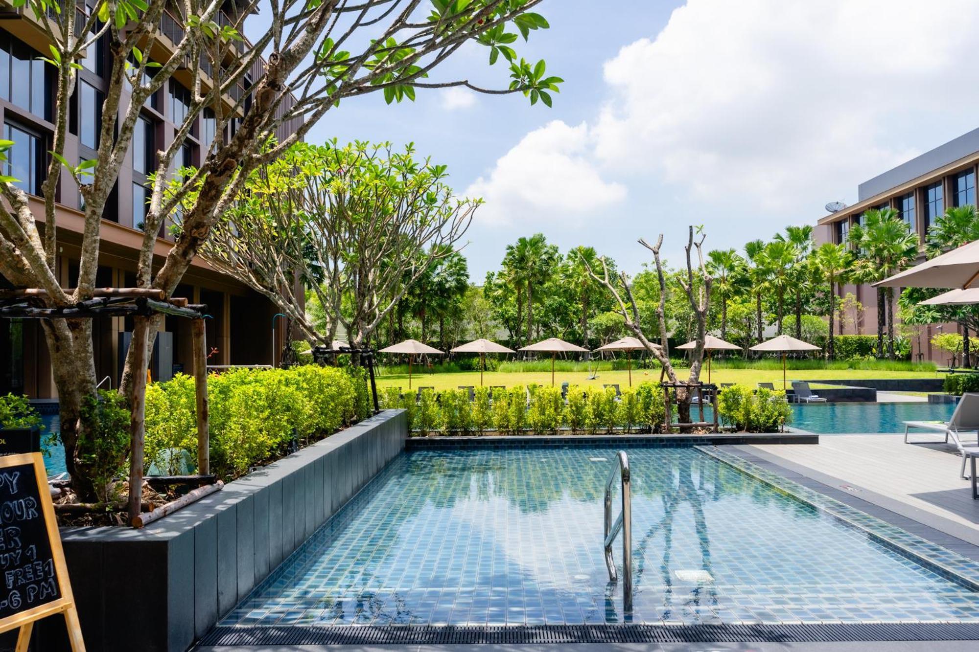 Courtyard By Marriott Bangkok Suvarnabhumi Airport Exterior photo